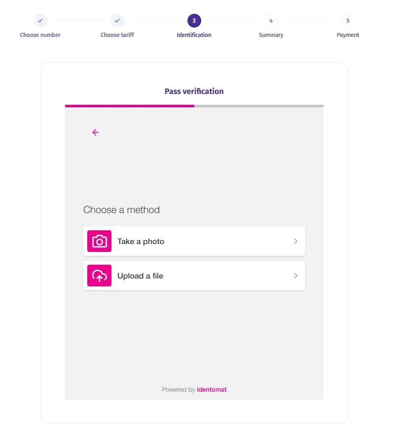 Cellfie KYC 验证方式选择：Take a photo 或 Upload a file