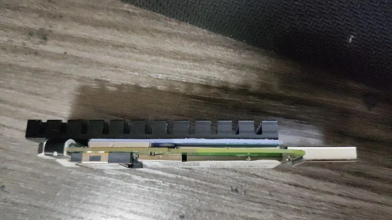 散热片侧面
